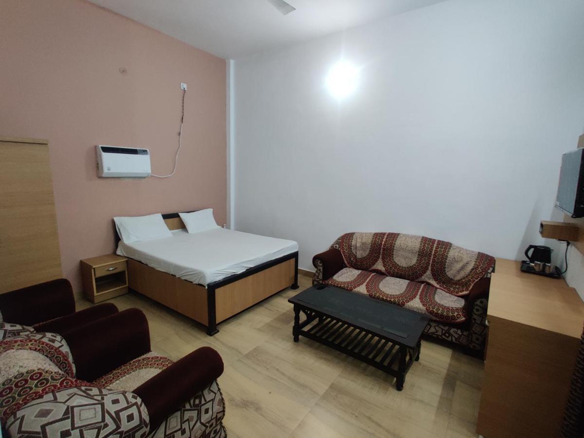 Jp International Naimisharanya Hotel Exterior photo