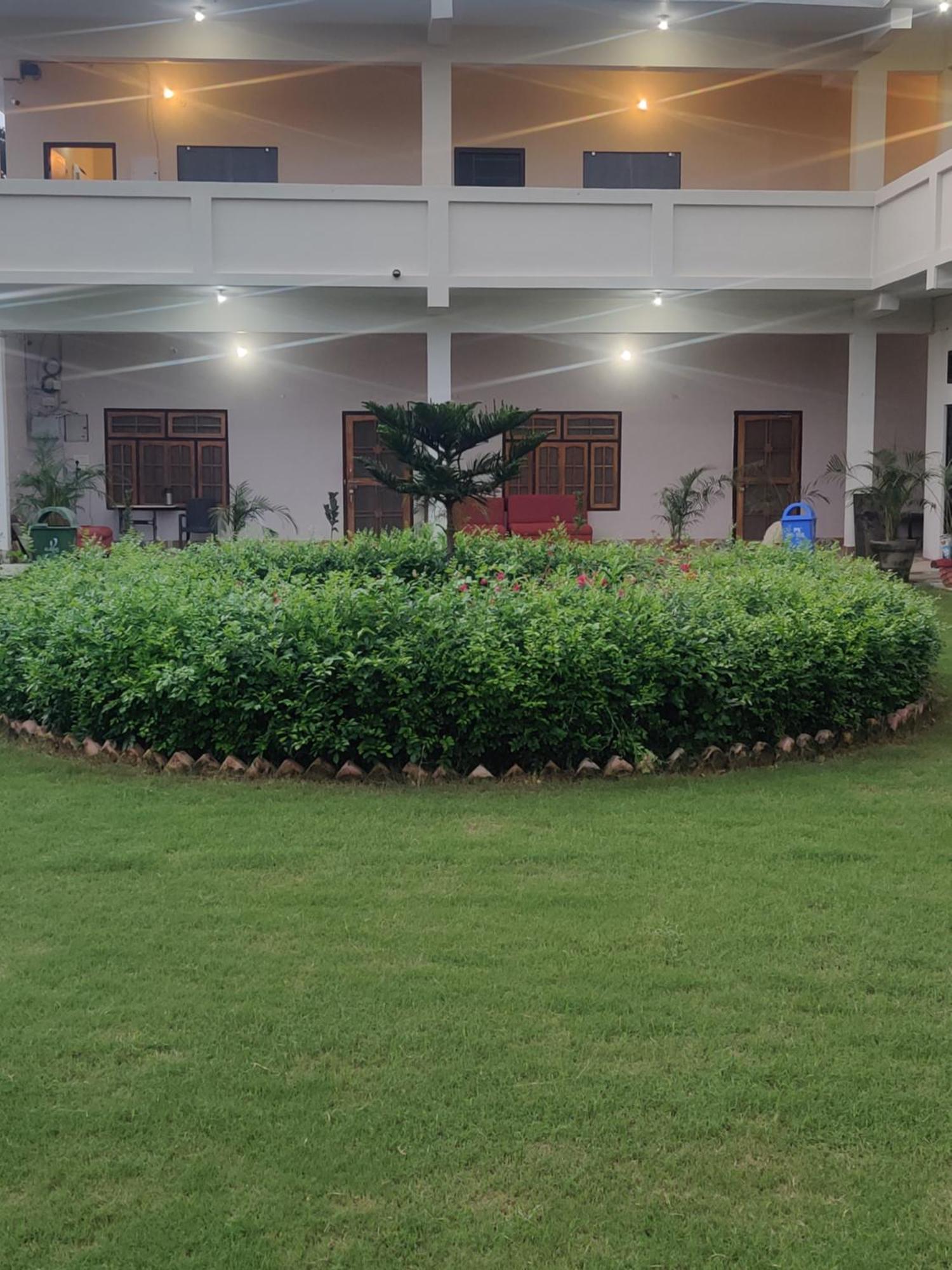 Jp International Naimisharanya Hotel Exterior photo