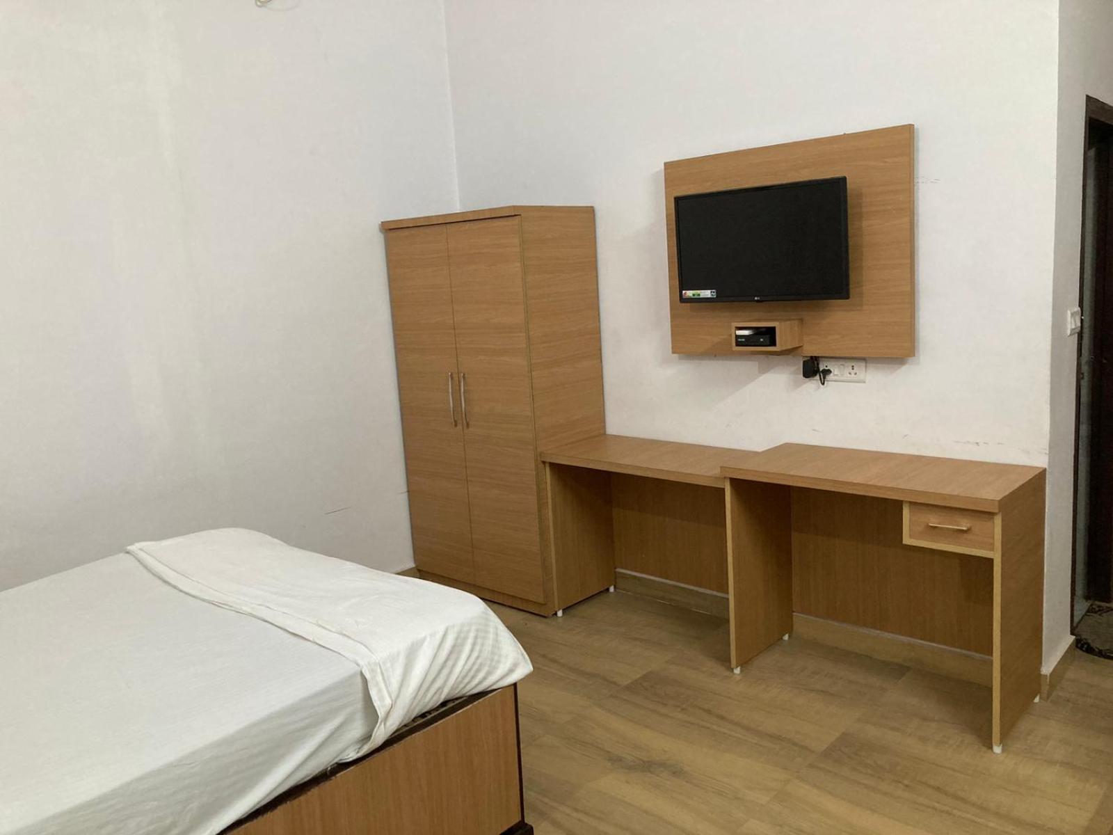 Jp International Naimisharanya Hotel Room photo